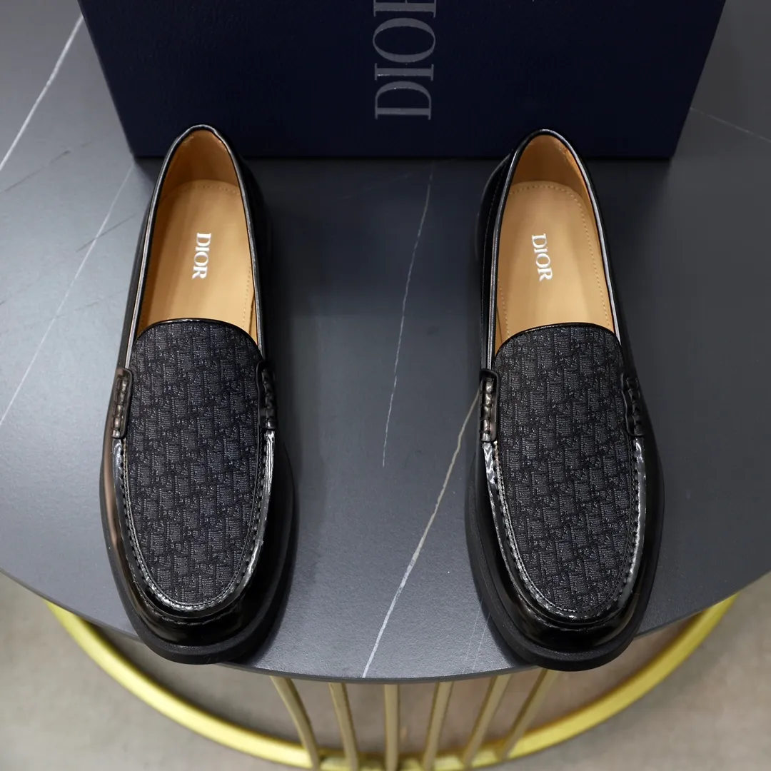Ex-factory price: 540🙅‍♂️🙅‍♂️🙅‍♂️ Brand: Dior DIOR Standard code: Men's code 38/44 (45 can be customized) Grade: Same as the official website Material: Original cowhide stitching, cowhide lining, original TPU wear-resistant soft outsole Style categories: Leisure and sports version, footwear for driving, young fashion, European and American trends, British style Color: actual picture color
